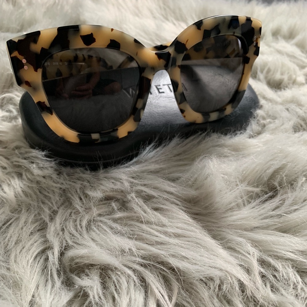 Trendy Wyeth oversized cat eye sunglasses. Worn 2x